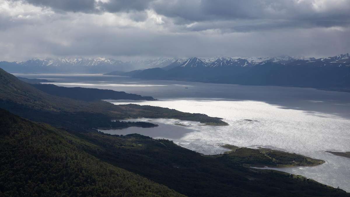 hiking patagonia peaks terrain national