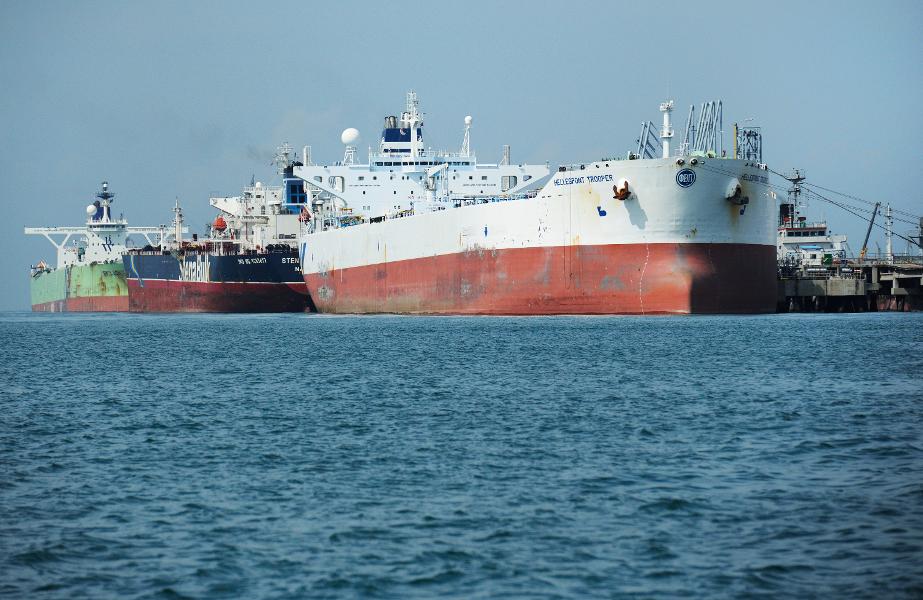 supertanker prices oil market war