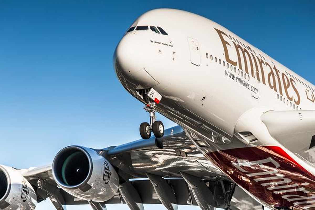 dubai based emirates flights suspension