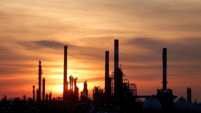 bahrain output global oil refiners