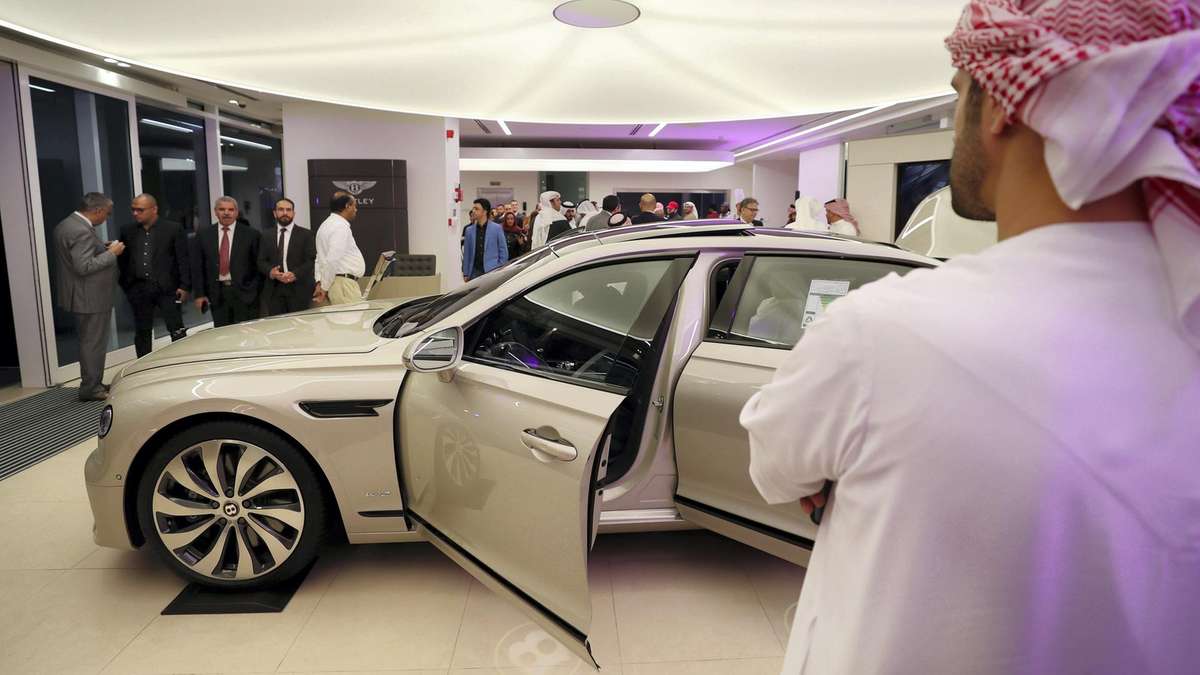 gcc car covid buyers showroom