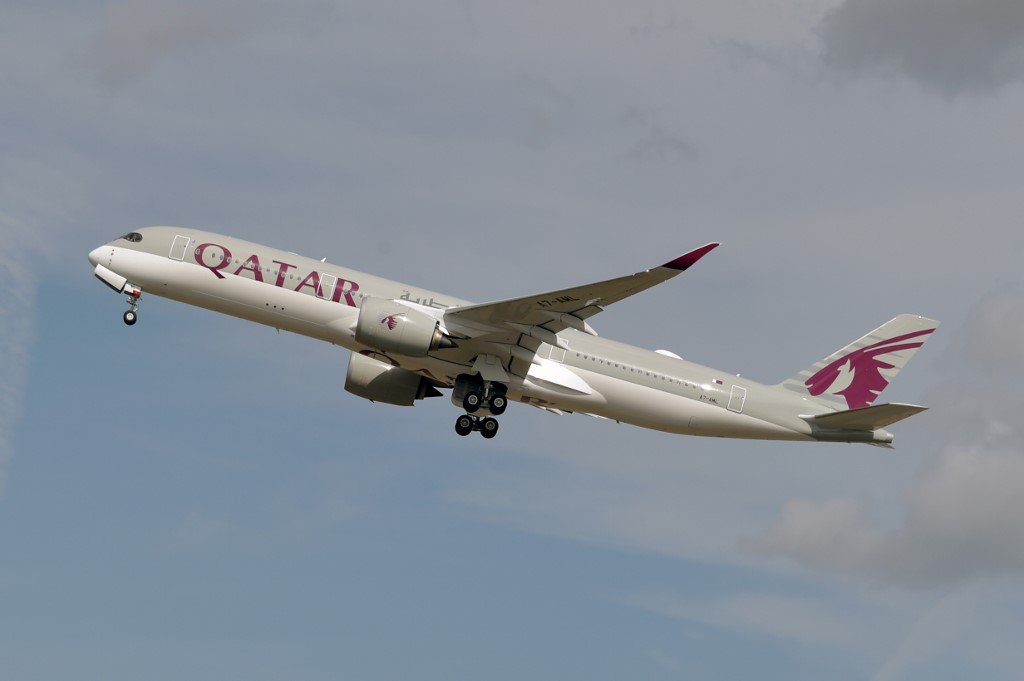 qatar coronavirus airways lives flight