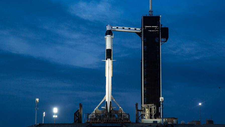 spacex astronauts rocket takeoff space