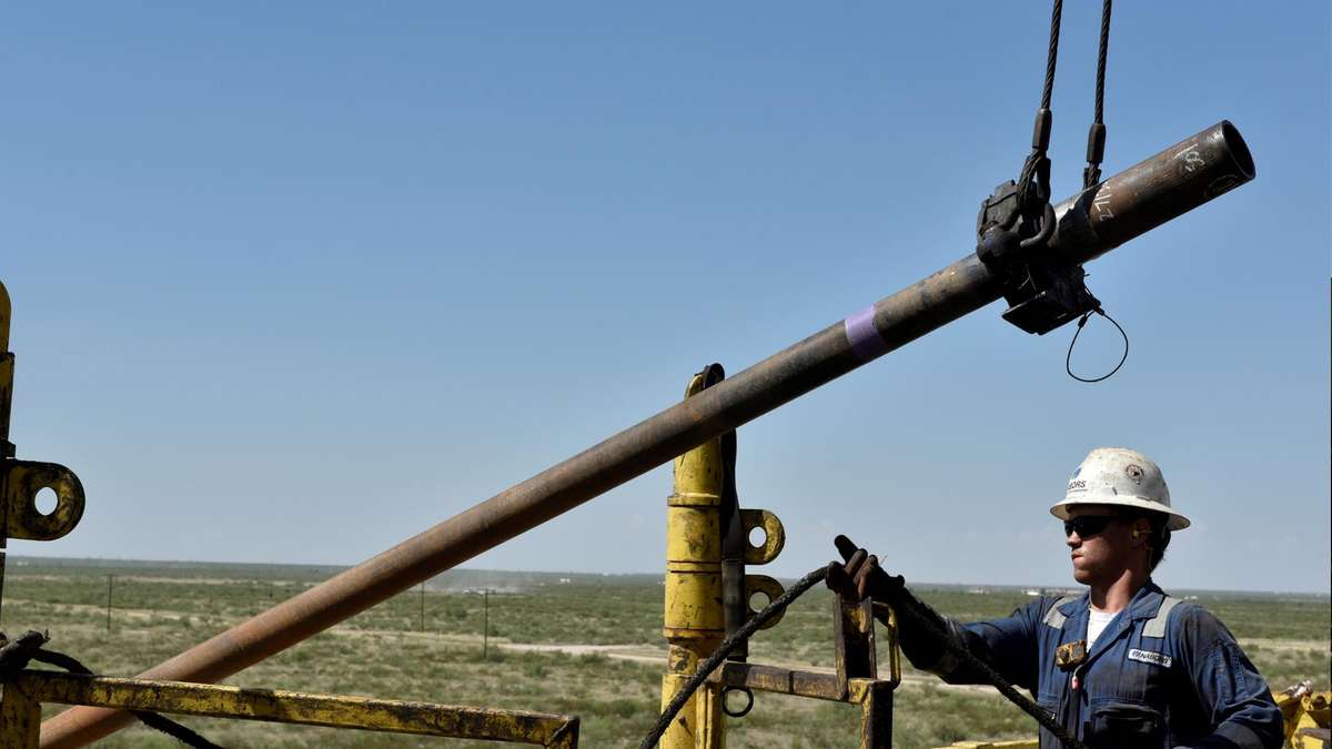 oil hovers markets national mackenzieb