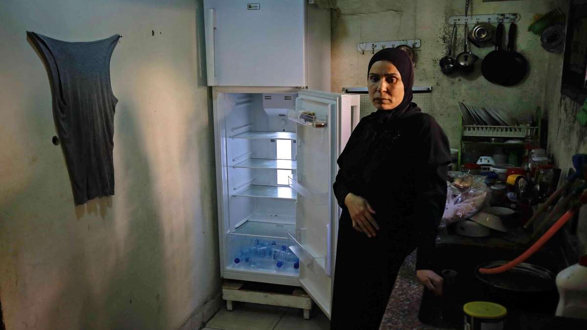 lebanon economic empty impact fridges