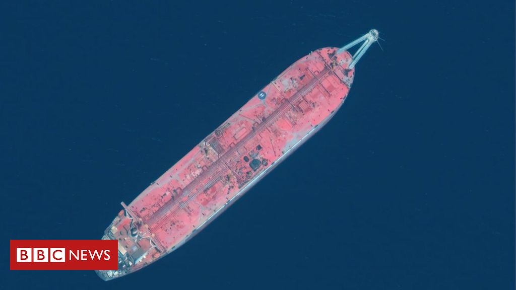 tanker yemen oil sea decaying