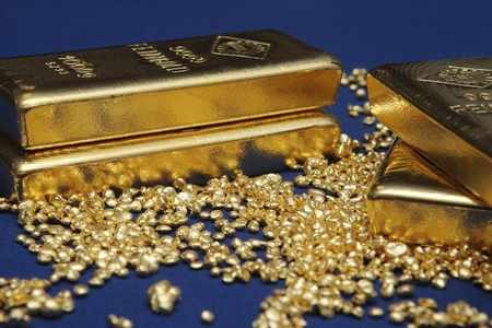 gold gain climbs growth risks