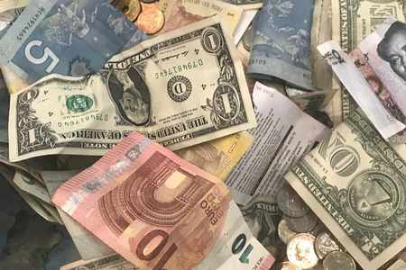 currencies gain risk zawya dollar