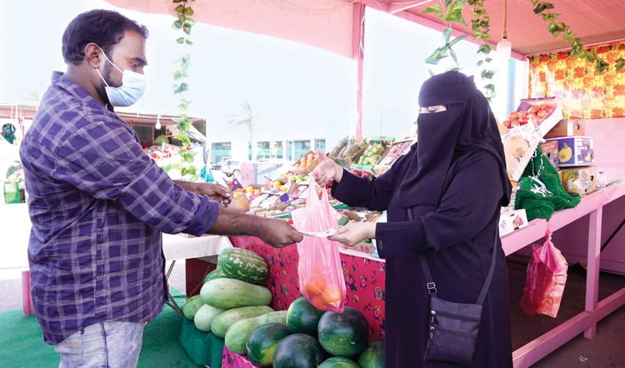 saudi oman fruit woman seller