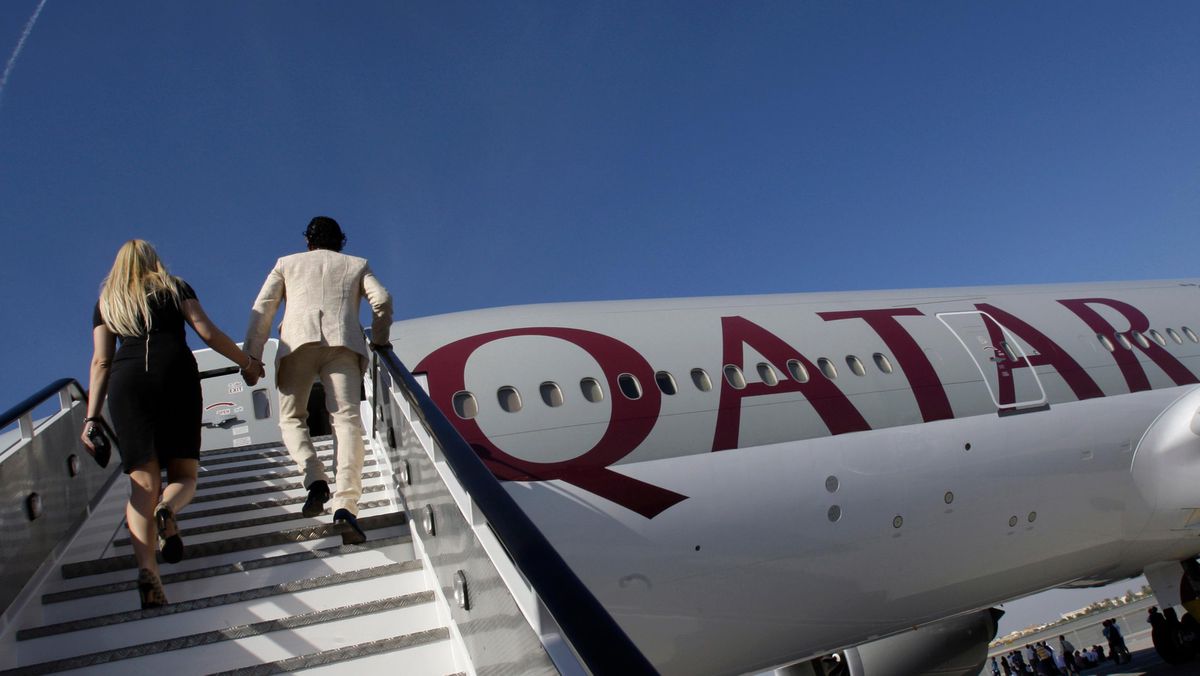 qatar airways emirates strategy aircraft