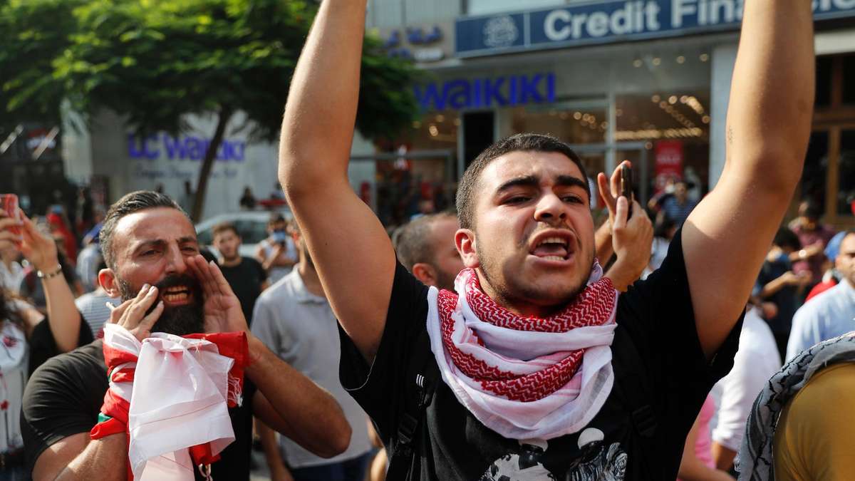 lebanese economic crisis fury mounts